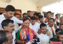 आ.राजळेंचा “पंकजाताई बाग फुलवतेरे, बिजेपीच्या कमळाचा,”तर “रामकृष्ण हारी,वाजवा तुतारी”च्या निनादात प्रतापराव ढाकणेंचा शक्तिप्रदर्शन करीत उमेदवारीअर्ज दाखल