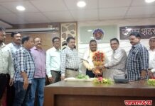 मुख्य लेखाधिकारी संतोष कंदेवार यांच्या बदलीनिमित्त निरोप समारंभ