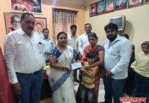 शासनाने दिलेला शब्द पाळला कोरोना काळात मृत्यू पावलेले नगरपालिका कर्मचारी यांना 50 लाखाचा धनादेश मिळाला