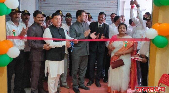 स्वातंत्र्यदिनी माजी सैनिकांना कार्यालय उपलब्ध करून देत अमोल शिंदे यांनी राखला माजी सैनिकांचा सन्मान