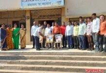 गो.पु.पाटील,विद्यालय व कनिष्ठ महाविद्यालयातर्फे ७४ व्या जयंतीदिनी स्व.युवराज हरि पाटील यांना अभिवादन