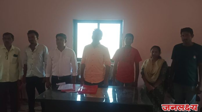 ग्रामसेवकाने केला पंच्चावन लाखाचा अपहार;सरपंच व उपसरपंचानी गटविकास अधिकारी यांच्या केडे केली तक्रार