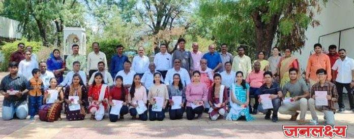पाचोरा महाविद्यालयामध्ये कनिष्ठ महाविद्यालययीन विद्यार्थ्यांचा सन्मान सोहळा संपन्न