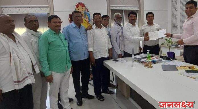 पाचोरा-भडगाव तालुक्यातील पीक विम्या पासून वंचित शेतकऱ्यांच्या समस्येबाबत खा.उन्मेष पाटील यांच्या नेतृत्वात भाजपाचे अमोल शिंदे यांनी दिले जिल्हाधिकाऱ्यांना निवेदन