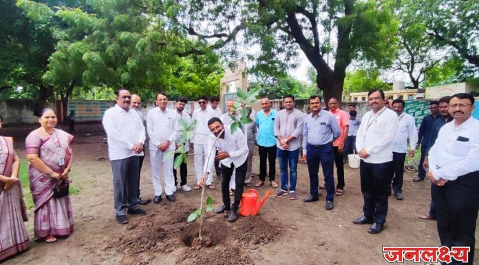 श्री.गो.से.हायस्कूल येथे वृक्षारोपण कार्यक्रम संपन्न