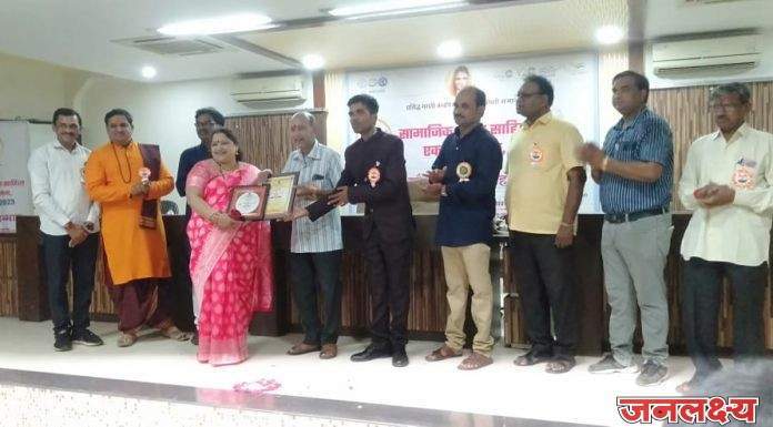 संगिता लाड खान्देश हिरकणी पुरस्काराने सन्मानित