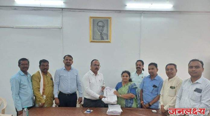 “आदिवासी भिल्ल समाज बांधवांच्या नवीन रेशन कार्डचे प्रस्ताव तहसीलदार पाचोरा यांच्याकडे केलेत दाखल”