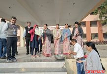 श्री.गो.से.हायस्कूल पाचोरा. येथे इंग्लिश, सायन्स विषयाअंतर्गत पेपर मार्बलिंग प्रात्यक्षिक विद्यार्थ्यांसमोर सादर