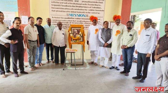 एम. एम. महाविद्यालयात हिंदवी स्वराज्याचे संस्थापक श्री. छत्रपती शिवाजी महाराजांच्या प्रतिमेस अभिवादन