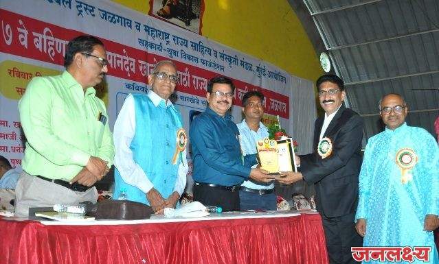 पाचोरा शिवाजी शिंदे यांना आदर्श शिक्षक पुरस्कार