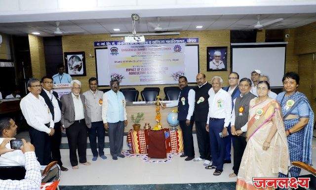 चोपडा महाविद्यालयात ‘बदलत्या वातावरणाचा मानवी जीवन व कृषी व्यवस्थेवर होणारा परिणाम’ या विषयावरील एकदिवसीय राष्ट्रीय चर्चासत्राचे आयोजन