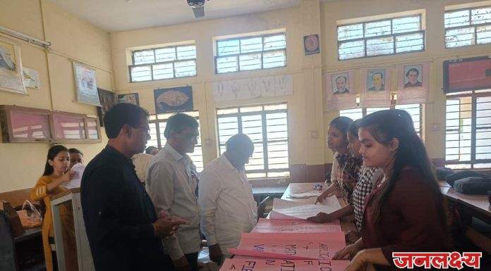 पाचोरा महाविद्यालयात गणित विभागाच्या वतीने विद्यार्थ्यांनी सादर केले आकर्षक पोस्टर व पॉवर पॉईंट प्रेझेंटशन