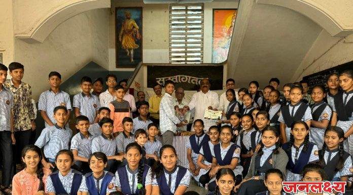 श्री. गो.से. हायस्कूल पाचोरा शिवजयंती निमित्त घेण्यात आलेल्या “सुवर्णयुग माझ्या शिवबाचे” हे महानाट्य यशस्वी झाल्याबद्दल विद्यार्थ्याचा गौरव