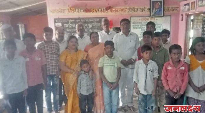 मानवसेवा प्रतिष्ठानचे कार्य पाहून पुण्यातील आदर्श लेखिका वसुधा नाईक भारावल्या, निवारा केंद्रास आकरा हजारांच्या वस्तू देउन केली होळी साजरी