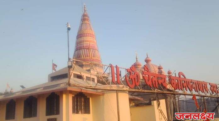 मढी येथे मानाच्या पाच कावडीच्या निशान भेटीने फुलोरबाग यात्रा उत्सव संपन्न