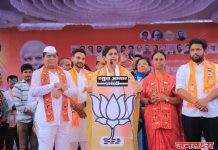 मी सुजयविखे या मराठा बांधवाला विजयी करण्यासाठी येथे आले आहे हे माझ्या जिल्ह्यातील लोकांनी पहावेः भरपावसात पंकजा मुंडेचा विरोधकांना ईशारा