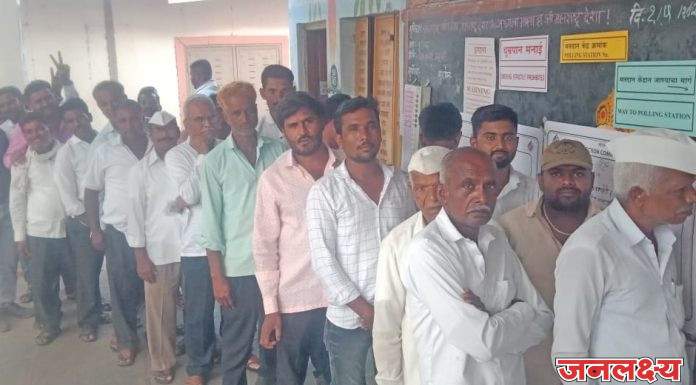 वेळ संपला तरीही जवखेडे खालसा येथे पावणेसात पर्यंत मतदारांच्या मतदानासाठी रांगा!
