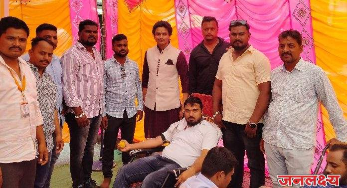 पाचोऱ्यात टायगर ग्रुप पाचोरा तालुका यांच्या तर्फे भव्य रक्तदान शिबीर संपन्न