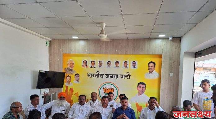 आमदारांचे आव्हान मी स्विकारतो, ते जर खरच गद्दार नसतील तर या खुद्दाराचे आव्हान देखील त्यांनी स्विकारावे. – अमोल शिंदे