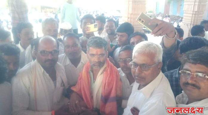 “दिल्लीला जाण्याआधी या मतदाराला लंकेजी भेटून जा” जनतेची आर्त हाक! मढीच्या दत्त आश्रमात, टाकळीतील हनुमान मंदिरात आणि कासार पिंपळगावातील भगत वस्तीत खासदार लंकेचे जोरदार स्वागत