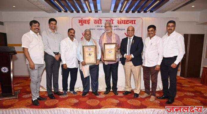 तुषार सुर्वे व संजीव ठाकूरदेसाई यांचा कै.एकनाथ साटम जेष्ठ कार्यकर्ता गौरव पुरस्काराने गौरव