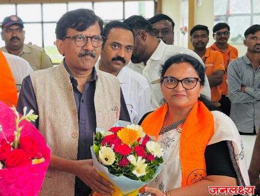 वैशालीताई सुर्यवंशी यांनी केले खा. संजय राऊत यांचे स्वागत