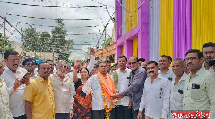 पाचोरा नगरीत बामसेफचे राष्ट्रीय अध्यक्ष वामन मेश्राम साहेब यांचे ढोल ताशाचा गजरात स्वागत