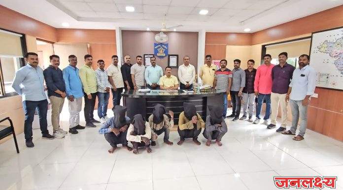 “बताव क्या है सोना किधर है”असे म्हणत तिसगावातील मयत मच्छिंद्र ससाणे यांच्यावर झालेल्या प्राणघातक हल्ल्यातील हल्लेखोरांच्या पोलिसांनी मुसक्या आवळल्या