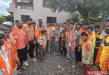 ताई, त्यांनी फक्त थापा मारल्या, कामाच्या नावाने सगळीच बोंब !शेतकरी शिवसंवाद यात्रेत ग्रामस्थांच्या संतापाचा स्फोट