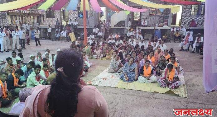 ताई, गिरणा वाचली तरच आम्ही जगणार : ग्रामस्थांनी मांडली व्यथा