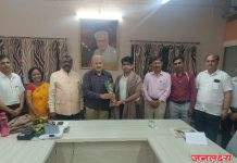 चोपडा महाविद्यालयात विद्यापीठ पुरस्कार प्राप्त प्राचार्य व गुणवंत प्राध्यापकांचा सत्कार