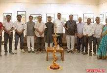 चित्रकार शैलेश कुलकर्णी यांच्या “अंतरंग” चित्रप्रदर्शनाचे जळगाव येथे उदघाटन