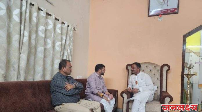 भाजपा निरीक्षकांची आमदार किशोर आप्पा पाटील यांच्यासोबत भेट; प्रचाराची रणनीती ठरली