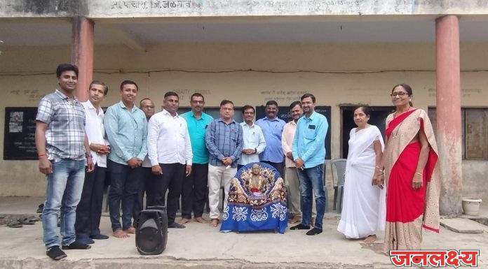 नवजीवन विद्यालय पाचोरा येथे डॉ. बाबासाहेब आंबेडकर यांना महापरिनिर्वाण दिनी अभिवादन