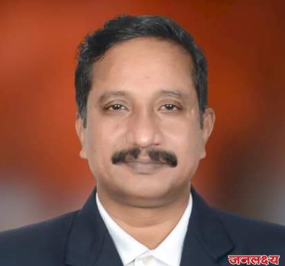 खो-खो च्या प्रचार व प्रसारासाठी डॉ. नरेंद्र कुंदर केनियाचे, राजेंद्र साप्ते दक्षिण आफ्रिकेचे प्रशिक्षक