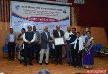 चोपडा महाविद्यालयातील प्राचार्य डॉ.डी.ए. सूर्यवंशी तसेच डॉ.एल.बी.पटले, डॉ.एम.एल. भुसारे विद्यापीठ पुरस्काराने सन्मानित