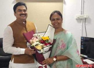 विधान परिषदेचे नवनिर्वाचित सभापती ना.राम शिंदे यांचा हॅट्ट्रिक आमदार राजळे यांच्या कडून जिल्ह्याच्या वतीने सन्मान