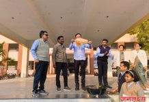 पाचोरा गो. से. हायस्कूलच्या विद्यार्थ्यांनी घेतले पेपर मार्बलिंग चे धडे