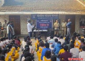 पाथर्डी पोलिस स्टेशनमध्ये “रेझिंग डे ” पोलिस स्थापना सप्ताह साजरा, शालेय विद्यार्थ्यांना दिली पोलिस स्टेशनमधिल सर्व कामकाजासह हत्यारांची माहिती