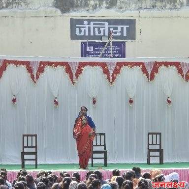 चोपडा महाविद्यालयात ‘व्हय, मी सावित्रीबाई’ नाटकाचे आयोजन’