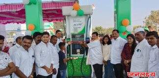 गोकुळ दौंड यांच्या वाळुंज येथील दिपाली पेट्रोल पंपाचा शुभारंभ महंत नामदेव महाराज शास्त्री, आणि प्रतापराव ढाकणे यांच्या हस्ते संपन्न