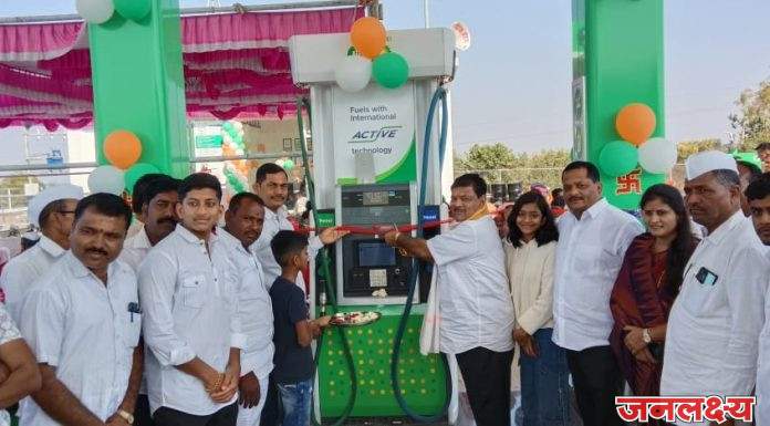 गोकुळ दौंड यांच्या वाळुंज येथील दिपाली पेट्रोल पंपाचा शुभारंभ महंत नामदेव महाराज शास्त्री, आणि प्रतापराव ढाकणे यांच्या हस्ते संपन्न