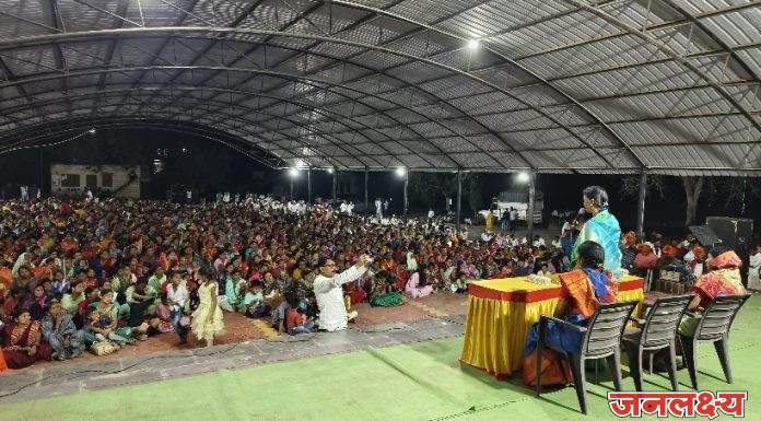 आमदार राजळे आणि आमदार सौभाग्यवती अलकाताई कर्डीले यांच्या हस्ते चिचोंडीत हाऊसफुल्ल गर्दीत हळदी कुंकू समारंभात पत्रकार सन्मान सोहळा संपन्न,आटकरांचा आठ वर्षांपासून सार्थ उपक्रम