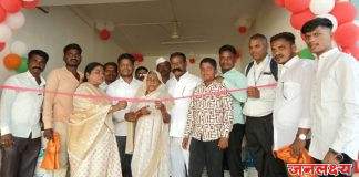 शेवगाव येथे मातोश्री सईबाई वाघमारे,आणि आमदार राजळे, अब्दुलभाई शेख यांच्या हस्ते कल्पना पेंटसचा शुभारंभ संपन्न