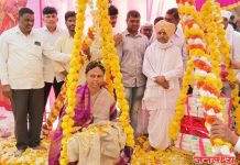 आमदार मोनिकाताई राजळे यांनी निवडणूकीत विरोधकांचे पाणीपत करीत हॅट्ट्रिक साधुन ऐतिहासिक विजय मिळवला म्हणून कासार पिंपळगाव ग्रामस्थांच्या वतीने पेढे तुला