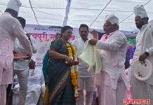 खिचपुरी महोत्सवाचा मा. वैशालीताई सुर्यवंशी यांनी घेतला आनंद