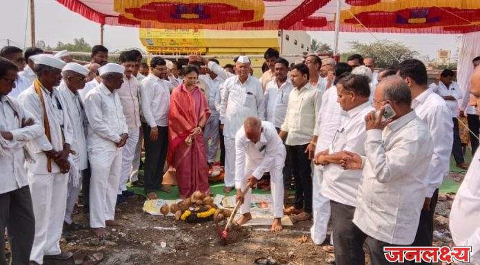 बर्डे-आव्हाड यांनी तोट्यात असलेली मार्केट कमिटी हळूहळू चांगलीच नफ्यात आणलेली आहे, तिसगावातील नविन भुईकाट्याच्या भुमीपुजन प्रसंगी आमदार मोनिकाताई राजळे यांची ग्वाही