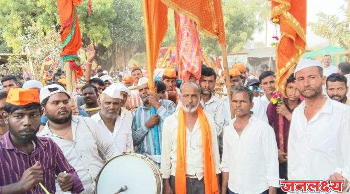 मढीतील हाऊसफुल्ल गर्दीत मानाच्या पाच कावड काठ्याच्या निशाण भेटीने फुलरबाग यात्रा संपन्न