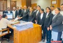 अंबेजोगाई येथील महीला वकिलाला अमानुष मारहाण करणाऱ्या गुंडाविरोधात कारवाई करण्यासाठी अहिल्यानगर जिल्हा बार असोसिएशनचे जिल्हाधिकाऱ्यांना निवेदन