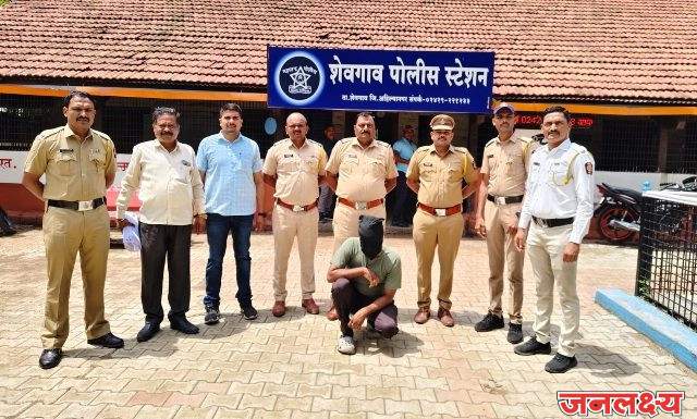 पतसंस्थेच्या नावाखाली पैसे गोळा करून शेअर मार्केट खेळणाऱ्या आरोपीच्या शेवगाव पोलिसांनी मुसक्या आवळून गजाआड केले